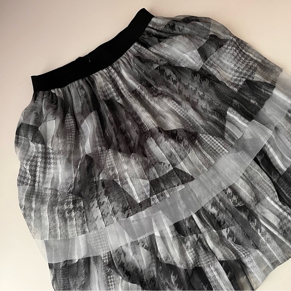 Lovely tiered tulle pull on women’s skirt black gray elastic waist midi — medium - Picture 9 of 9